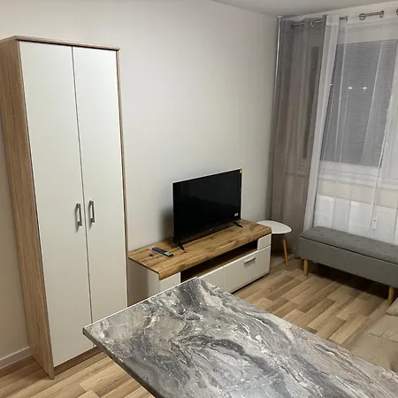 Apartment 5 Min Walk To City Center, Near Aupark Kosice